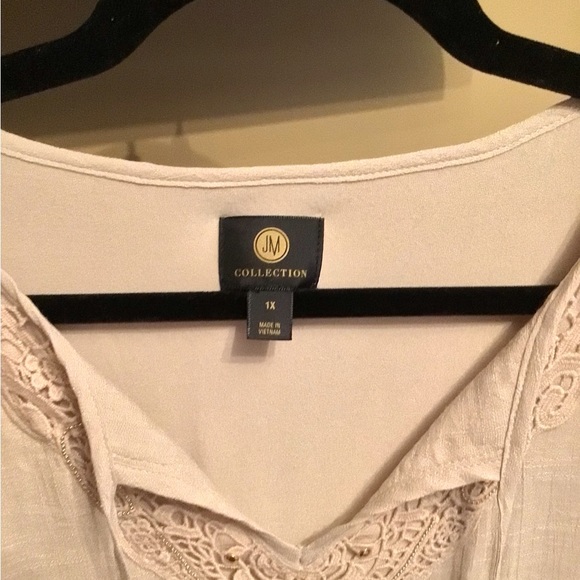 JM Collection tan shirt with lace V neck and cape like sleeves. - Picture 4 of 4